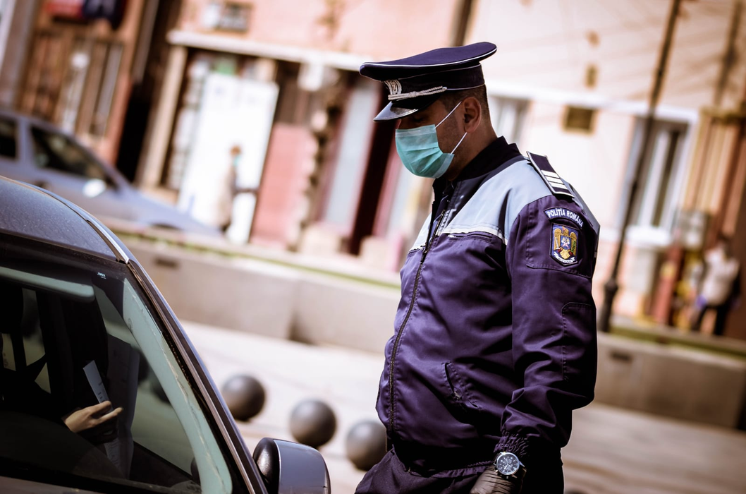 Polițiștii aflați în prima linie în timpul pandemiei au primit bonusuri