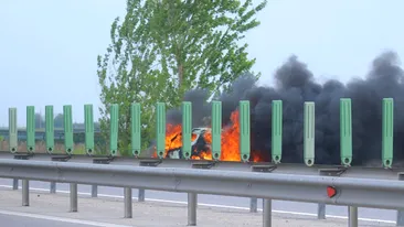 Mașină în flăcări pe Autostrada Soarelui