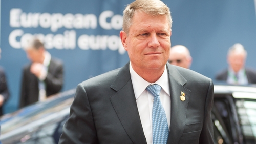 Klaus Iohannis a promulgat legea. Salarii mai mari pentru mii de angajați