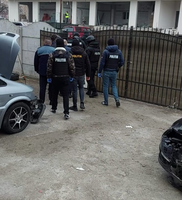 VIDEO | Percheziţii în Craiova şi Radovan, în urma unui scandal în stradă