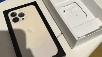 A comandat un iPhone scump, dar coletul a ascuns o surpriză. Ce a primit în schimb