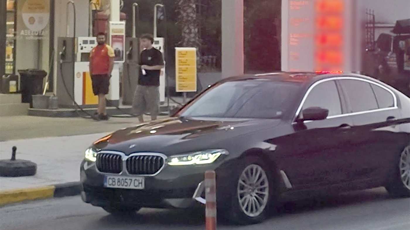 Credeai că la noi e scump? Cât costă carburanții în benzinăriile din Grecia. Un turist român a oprit și a făcut poză