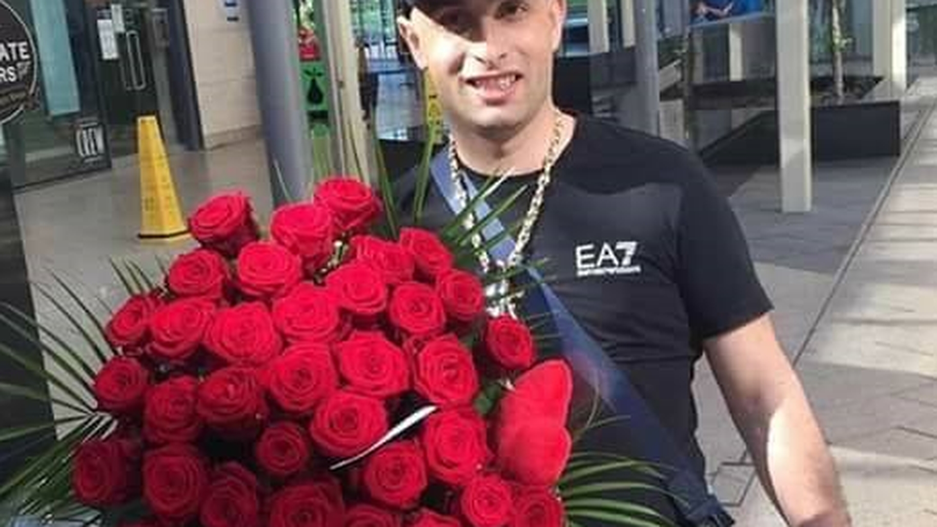 Românul poreclit ”Strugurel Lingurar” a fost votat cea mai proastă vedetă de pe Internet! Incredibil cum se face de râs