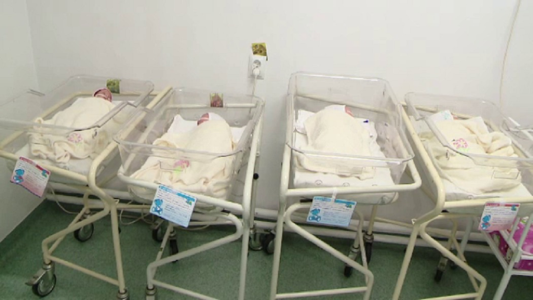 A venit să nască doi copii şi s-a trezit că are patru