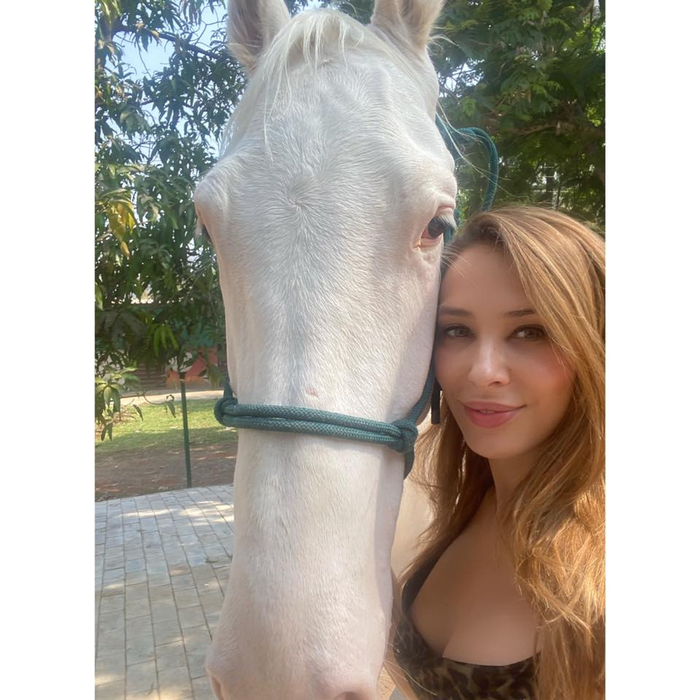 Cu lacrimi în ochi, Iulia Vântur a vorbit despre nunta cu Salman Khan: “Să îți petreci viața cu cineva…”