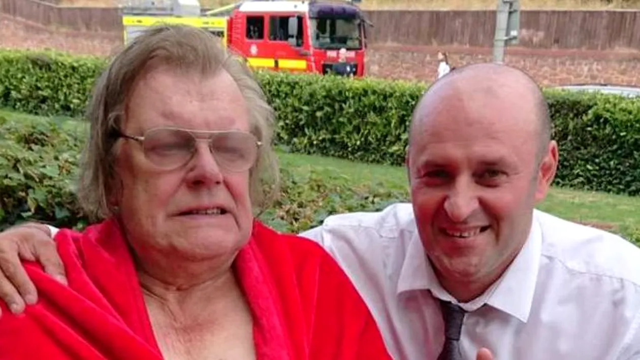 Un român, erou în Marea Britanie! Taximetristul Cristian Dumitrescu a salvat un bătrân de la moarte dintr-o casă în flăcări