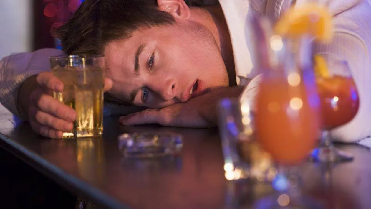 Uita de mahmureala de dupa Revelion! Cele mai ciudate metode de a scapa de durerile de cap provocate de alcool