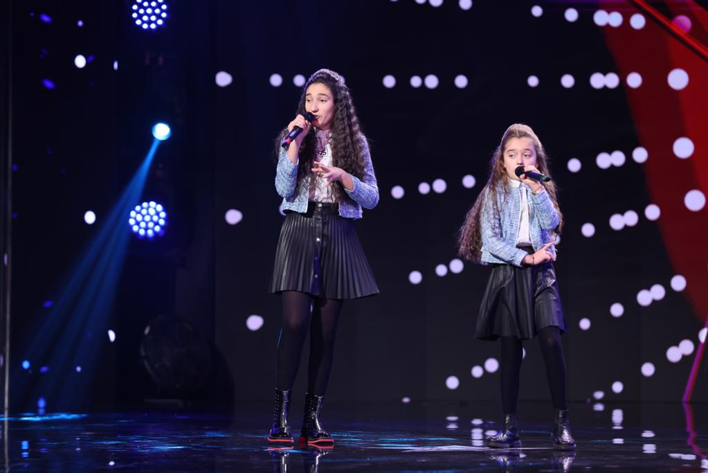 Surorile Anne Marie și Sophia vor urca pe scena de la ”Românii au Talent”