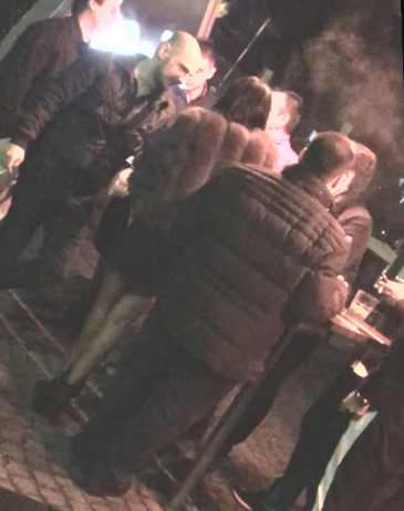 Bobi din Constanţa a însoţit-o pe Cruduţa afară, la o ţigară