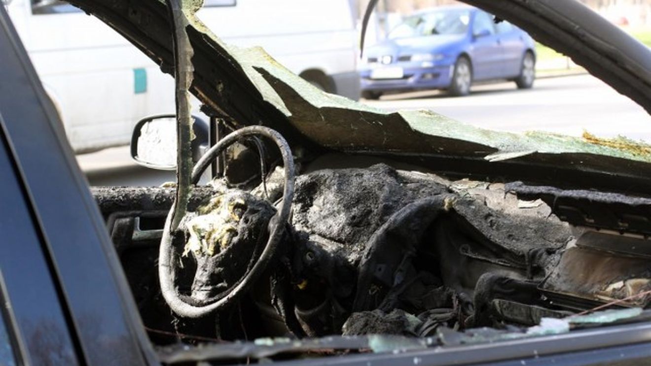 Descoperire terifiantă pe un câmp din Satu Mare! Un pastor si fiul lui au fost găsiti fără suflare intr-o masină incendiată
