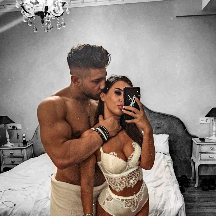 Surpriză pentru fanii de la Puterea Dragostei! Andra Volos și Bogdan Mocanu s-au împăcat și au plecat în vacanță. Ce a dezvăluit focoasa șatenă