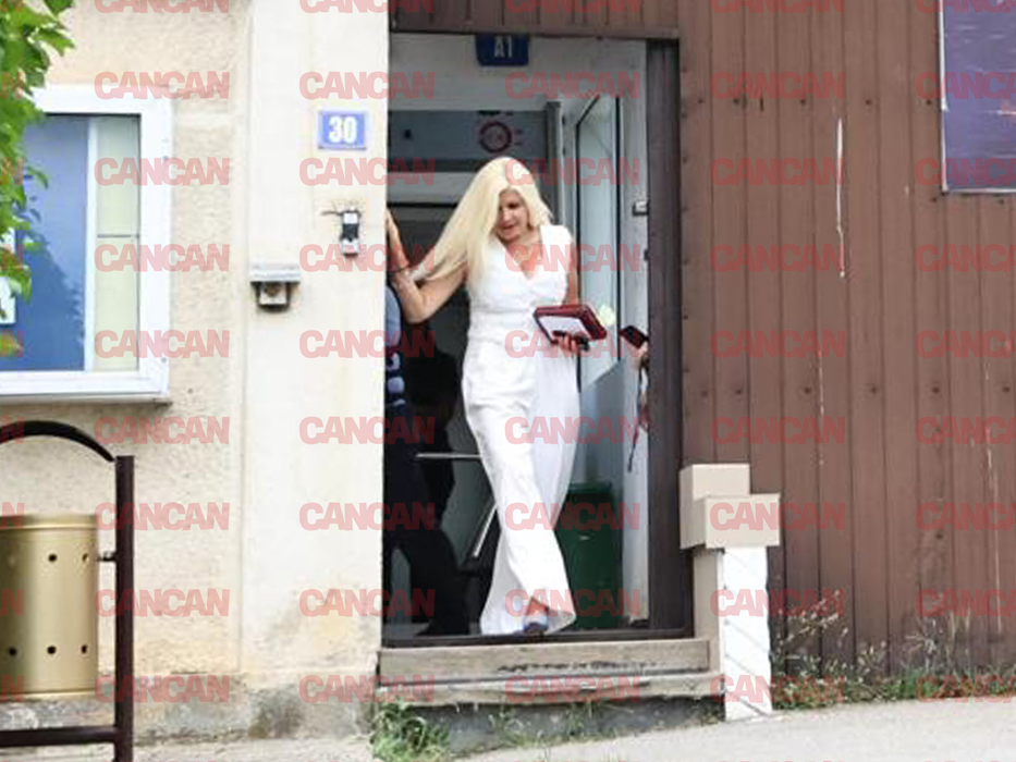 Primele imagini cu Elena Udrea după ce a părăsit penitenciarul Târgșor. E vizibil TRANSFORMATĂ: ”Aş vrea să ştiu câţi bărbaţi trec prin puşcărie aşa cum am trecut eu”