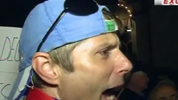 Protest spontan in fata restaurantului unde iau cina membrii PPE!