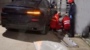 Tragedie în Bihor. Un tânăr s-a stins din viață după ce o șoferiță a încurcat pedalele de la mașină