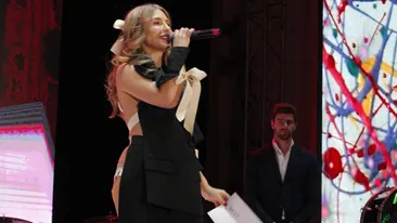 Cand a păşit în Palatul Parlamentului, toţi ochii s-au îndreptat spre posteriorul ei! Cum a apărut îmbracată Corina Bud aseară la un eveniment monden