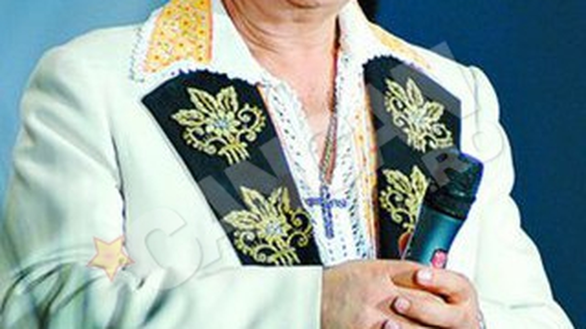 Mama lui Ion Dolanescu: "Cand il vad in poze cu fiul meu, ma rog de el sa coboare de acolo!"