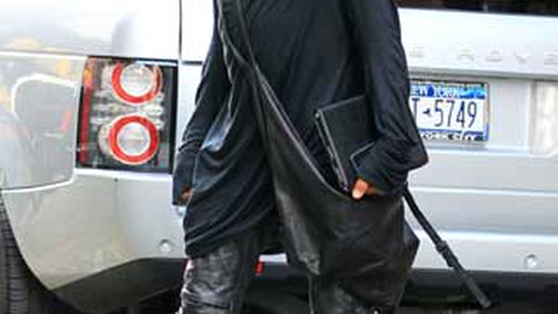Lenny Kravitz si-a luat cizme cu toc
