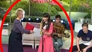Moment PENIBIL în direct! O cântăreaţă celebră a uitat versurile în direct