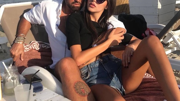 Iubita lui Cătălin Botezatu a pozat topless și cu dresul tras pe cap. Poza HOT cu Monica Hill
