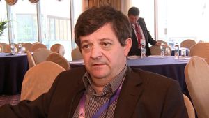 CANCAN.ro l-a găsit pe celebrul broker fugar Cristian Sima. A jucat la cazino până la 6 dimineaţa!