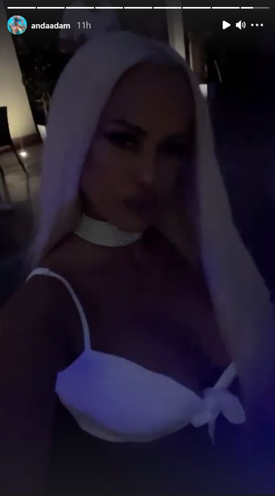 Anda Adam s-a distrat cu Jador noaptea trecută într-un club din Cluj-Napoca. Cântăreața a venit însoțită de iubitul ei | FOTO & VIDEO