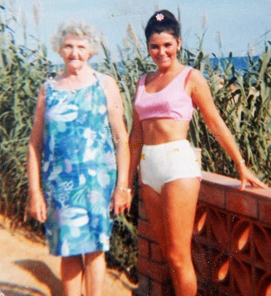 Această femeie are 70 de ani şi e virgină! Femeia vrea să aibă parte de prima noapte de amor: ”Mă simt pregătită”