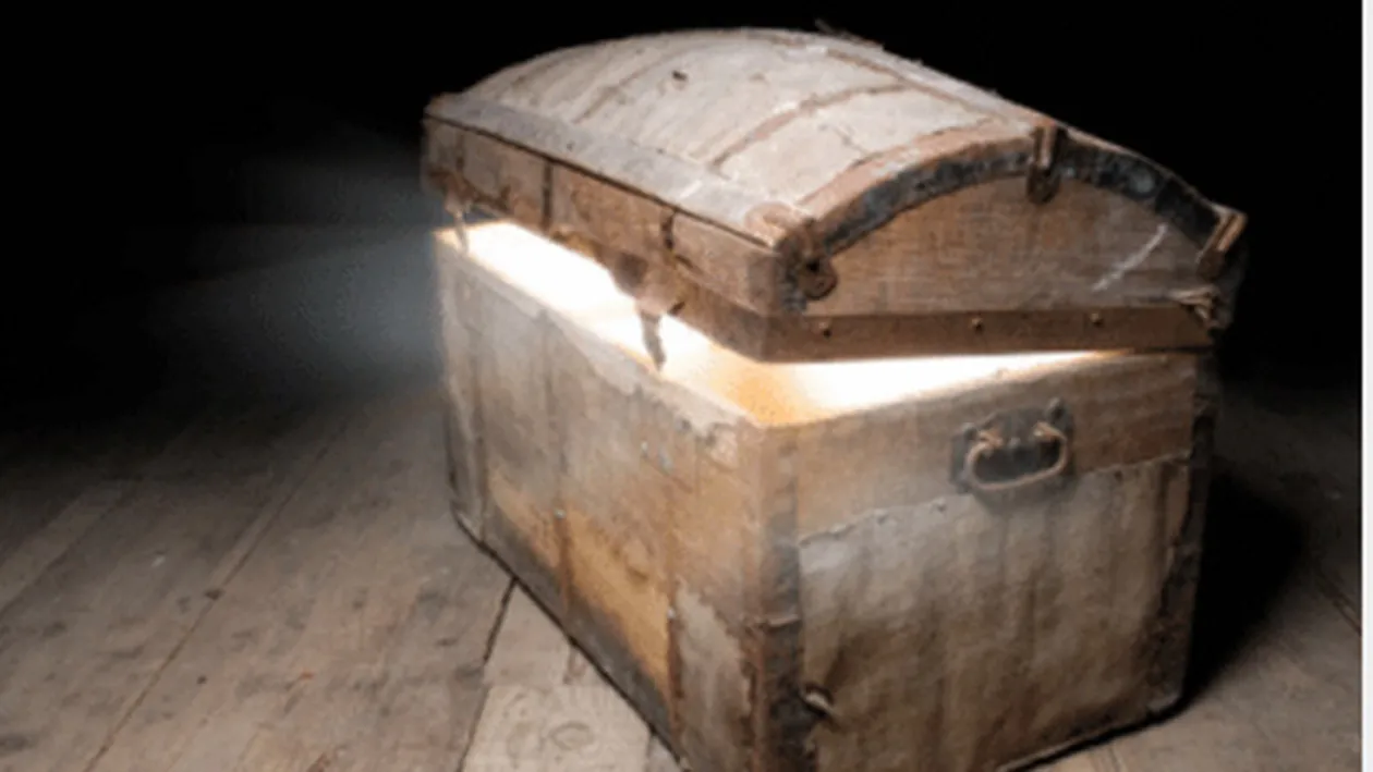 INEXPLICABIL! A murit pe loc, dupa ce a deschis CUTIA ASTA! TOTI s-au INGROZIT cand au vazut ce SCRIA pe ea