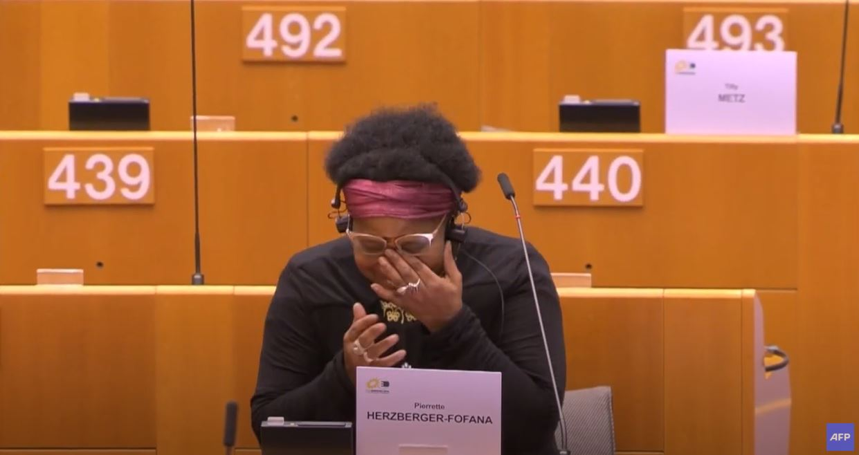 O eurodeputată de culoare a fost agresată de polițiștii din Bruxelles! Pierrette Herzberger-Fofana a povestit totul în Parlamentul European: “A fost o experiență traumatizantă”