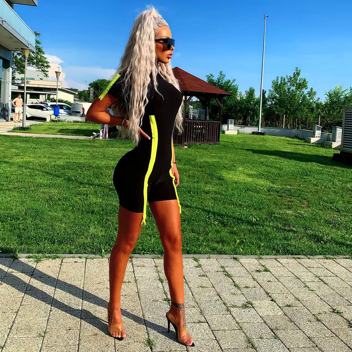 Loredana Chivu, în bikini „invizibili” pe o plajă din Mamaia. Când s-a întors cu fața, s-a văzut tot
