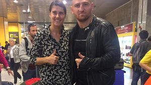 Emoţii mari pentru SORANA CÎRSTEA şi MOROŞANU! Avionul cu care au zburat la Madrid a avut probleme!