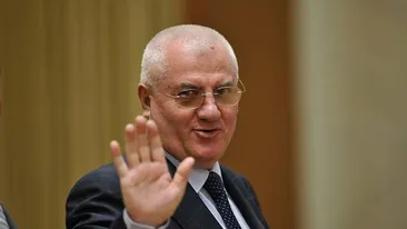 DUMITRU DRAGOMIR, singur şi supărat la Mamaia!