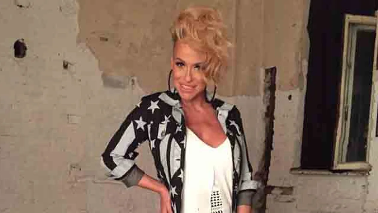 INCENDIAR! Anda Adam, in costum de baie, in luna a sasea de sarcina! Uite cum arata!