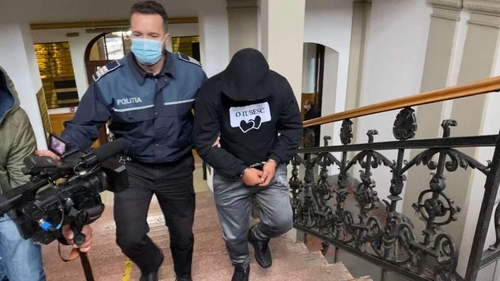 O femeie a fost înjunghiată de concubinul ei, pe o stradă în Cluj-Napoca, pentru că nu și-a oprit copilul din plâns