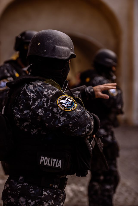 Mai multe percheziții au loc duminică în acest caz