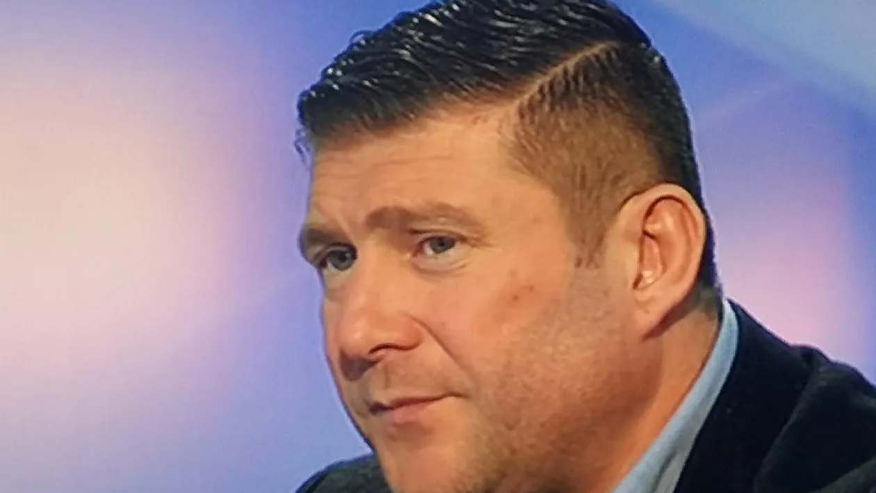 Omul temutului Şefu' i-a aruncat căţeluşul pe fereastră amicei lui