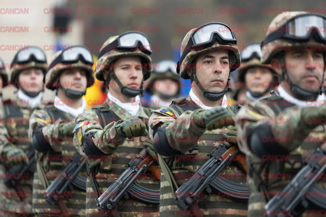 Imagini LIVE de la parada militară de 1 decembrie. Cum au apărut poliţistele la defilare. FOTO
