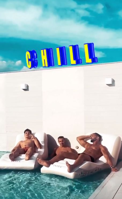 Râzi cu lacrimi! Ce comentariu i-a lăsat Codin Maticiuc lui Dorian Popa, după ce acesta s-a pozat în piscină de parcă merge pe apă ca Iisus! Răspunsul savuros al cântărețului