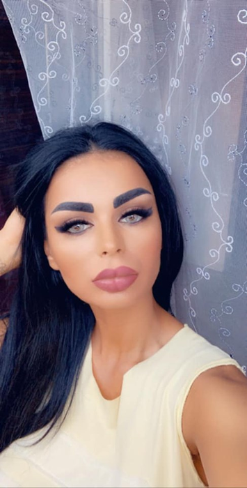 Renata, fosta iubită a lui Leo de la Strehaia, și-a pus fanii pe jar. Bruneta și-a arătat tatuajul de pe sâni