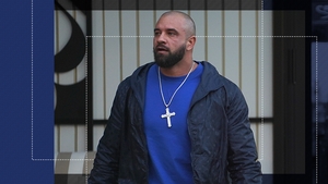 L-au umilit pe Alex Bodi! I-au ”răpit” și dedicațiile! ”Musculosul” a apărut în restaurantul unde petreceau Dan Alexa și Nuredin Beinur & ”frații” lui, dar a avut un șoc!