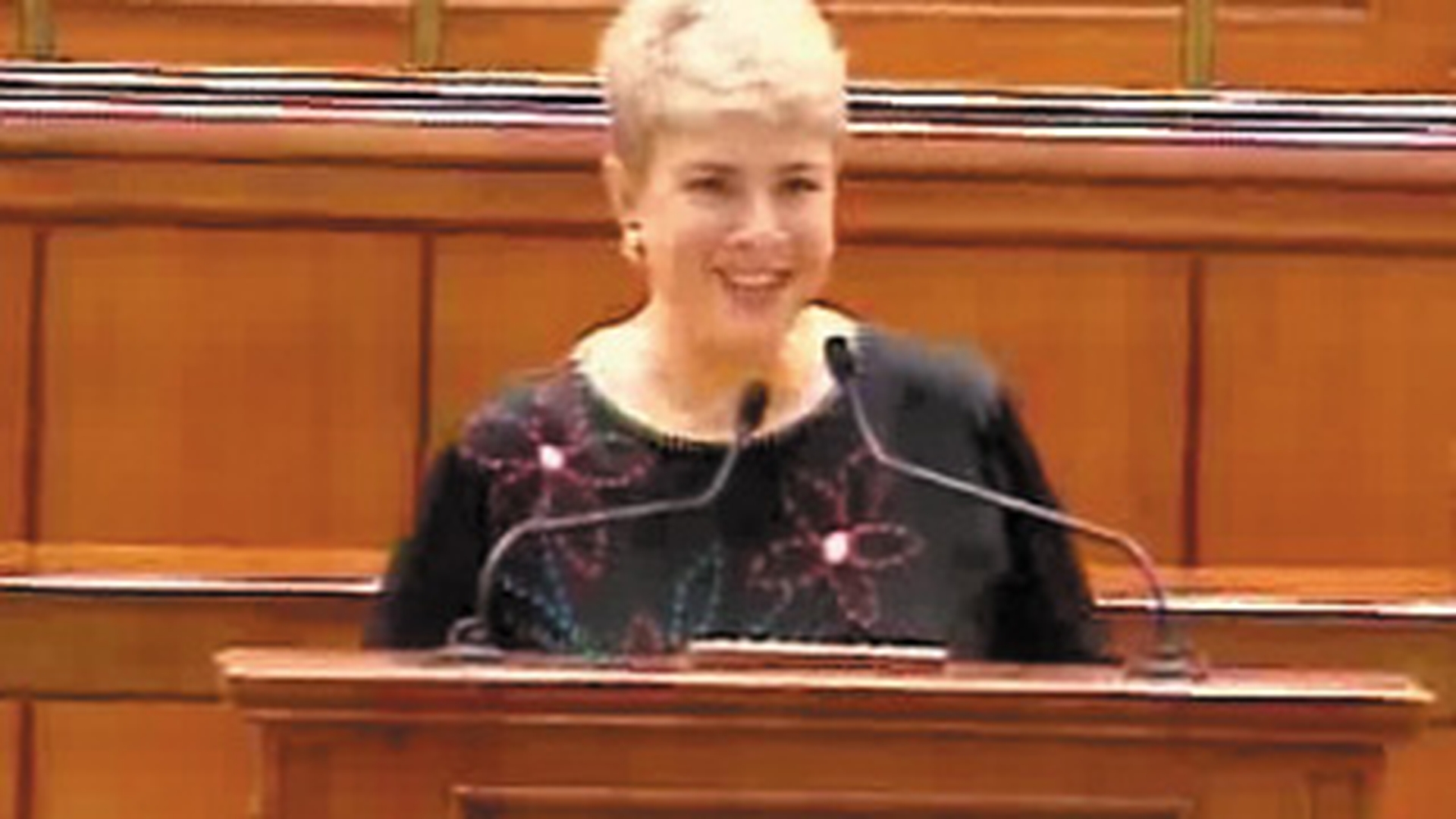 VIDEO Primul scandal in politica pentru Teo! Este acuzata ca a angajat-o consilier pe Tanta!