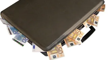 Un batran si-a uitat o geanta plina cu bani intr-un supermarket! Patronii il cauta pe timisorean!