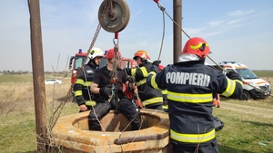 Sfârșit dramatic pentru o dâmbovițeancă. Femeia s-a aruncat în fântână
