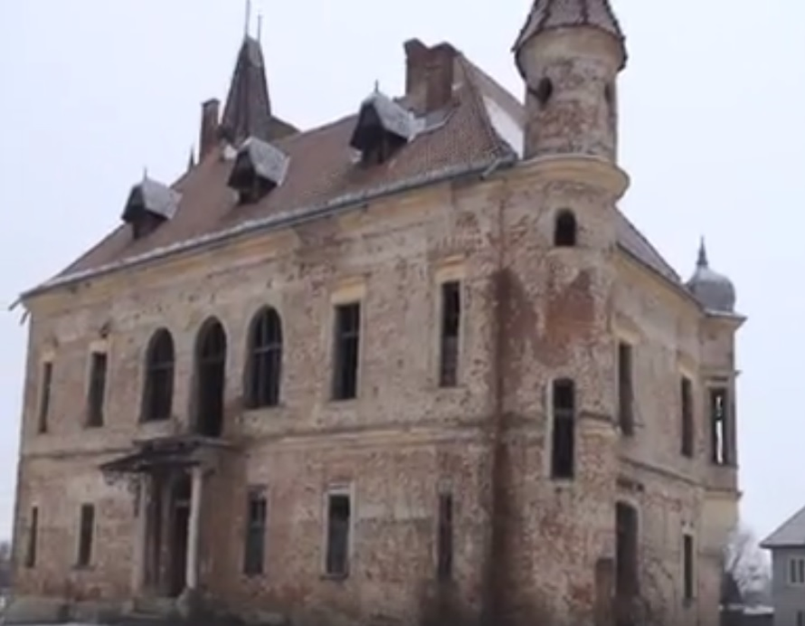 Castelul de la Pribilești este într-o stare avansată de degradare