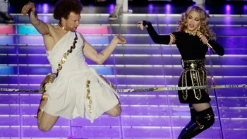 Performantul de slackline al Madonnei, Andy Lewis, a murit într-un accident de BASE jumping