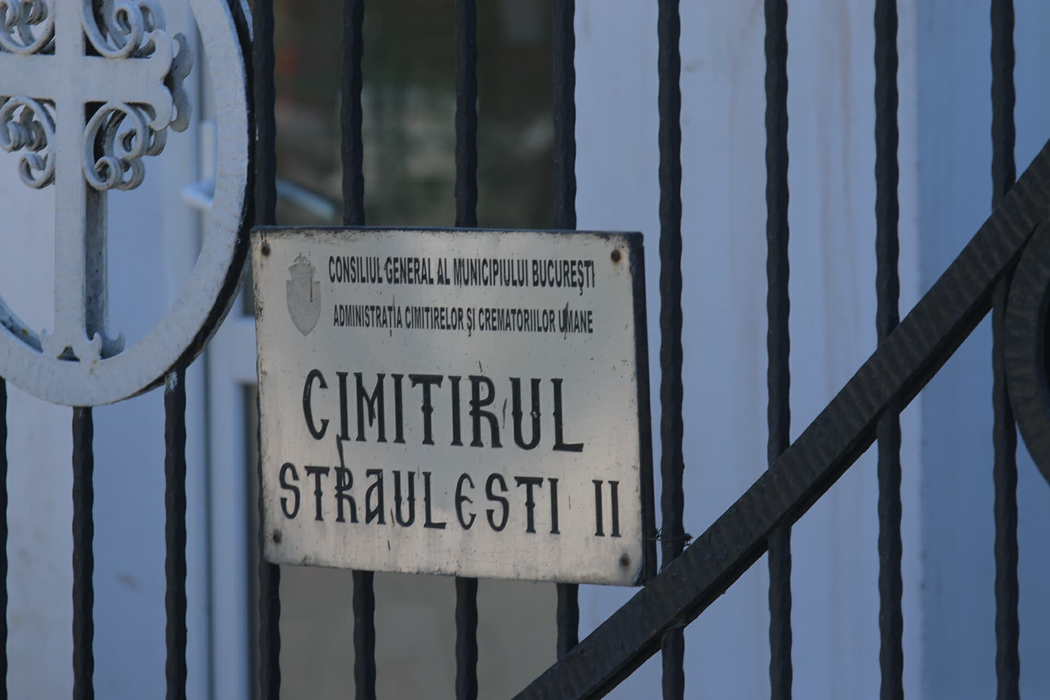 Primele imagini de la înmormântarea băiatului lui Nelu Ploieșteanu! Mihăiță, condus pe ultimul drum de familia îndurerată