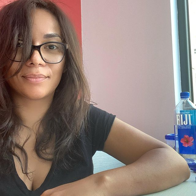 Nici sărbătorile de iarnă nu o aduc pe Nadine înapoi în țară! Motivul pentru care vedeta a plecat în străinătate!