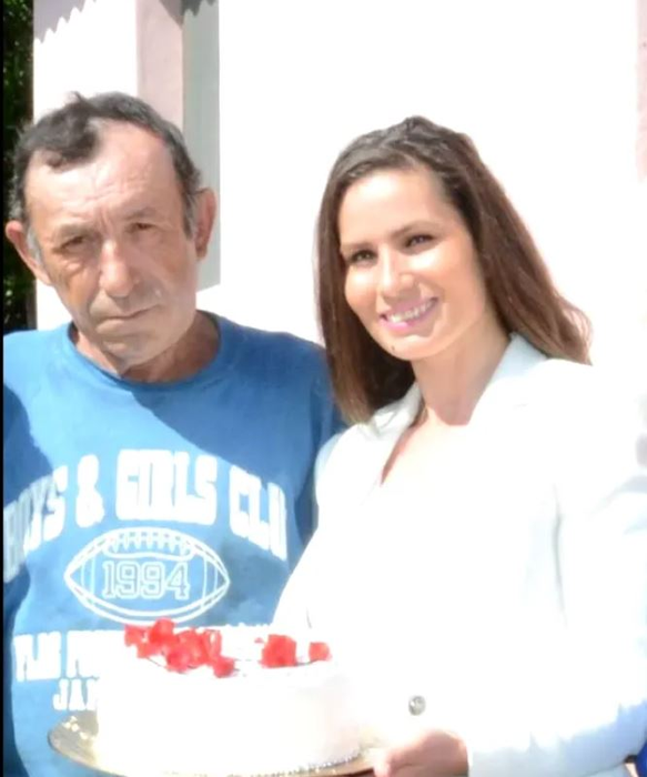 Sexy-folclorista înșelată chiar înainte de nuntă cu cea mai bună prietenă a primit vestea cutremurătoare! ”A murit fostul meu iubit!”