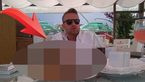 Fotografie realizata in aceasta dimineata! Fanii lui Botezatu au ramas blocati cand au vazut acest detaliu! Ce se afla pe masa