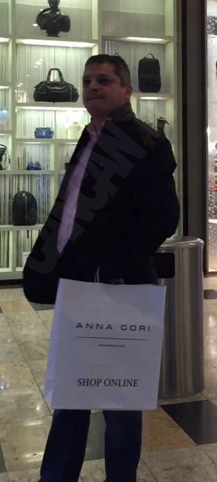 Fostul şef de la „Domeniile Statului” iubeşte cu năbădăi: a tras-o de păr în mall!