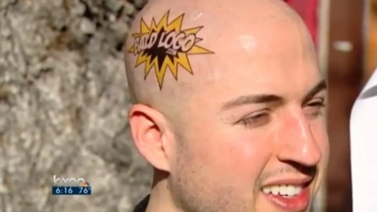 Un american isi inchiriaza spatiul de pe cap in scopuri publicitare. Are si un pret destul de mare pentru o zi de reclama